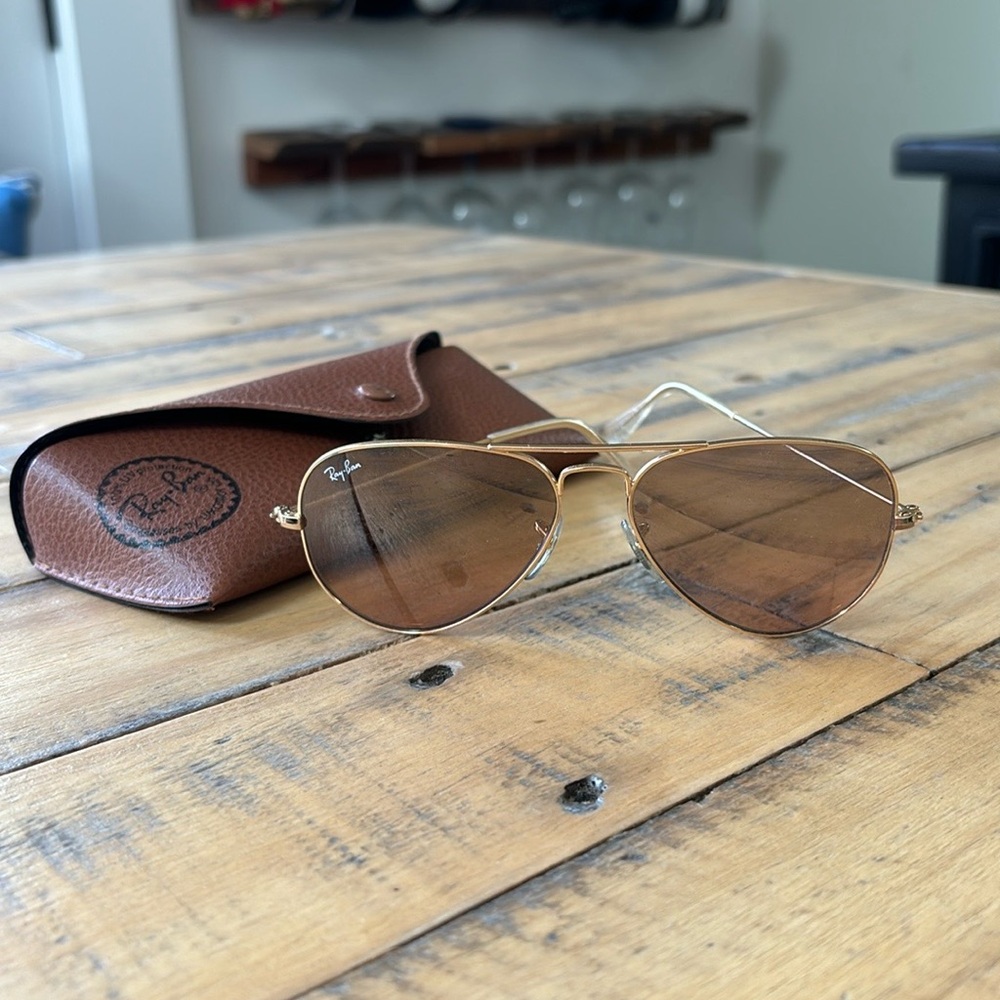 Ray Ban Aviators. Light pink tint colored lens with slight scratches